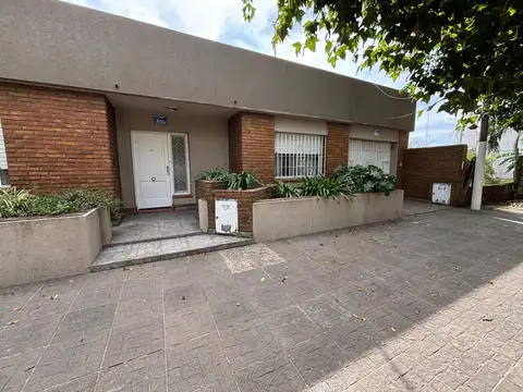 CASA EN VENTA CON DEPARTAMENTO INTERNO