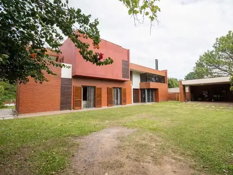 Casa 5 ambientes con 4 baños