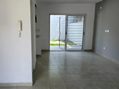 Depto Tipo Casa 3 ambientes con 2 baños