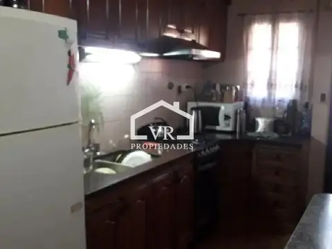 Casa 4 ambientes con 2 baños