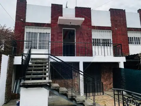 VENTA CASA EN SAYAGO DE 3 DORMITORIOS CON GARAJE