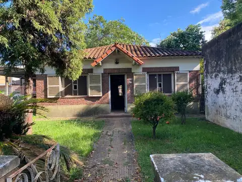 Venta casa chalet en lote 700 metros LOPEZ CAMELO