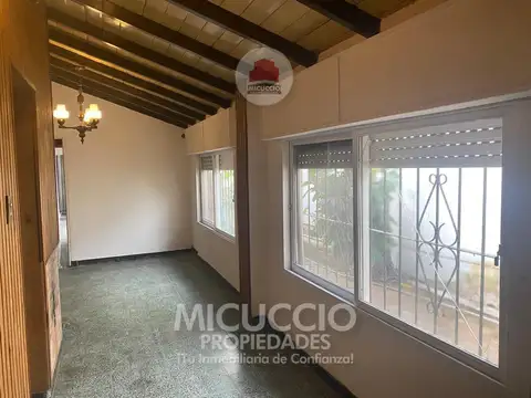 Casa 5 ambientes con 1 baño