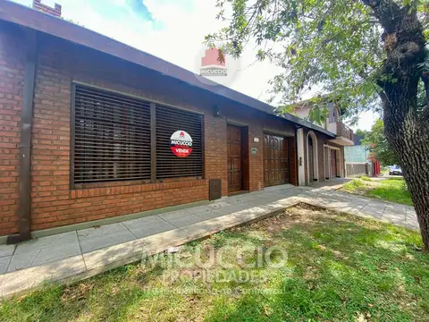 Casa en venta, Don Bosco N°549 entre H. Yrigoyen y Asborno, Escobar centro