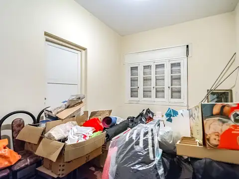 Casa venta a refaccionar 3 - 4 amb con patio y potencial terraza