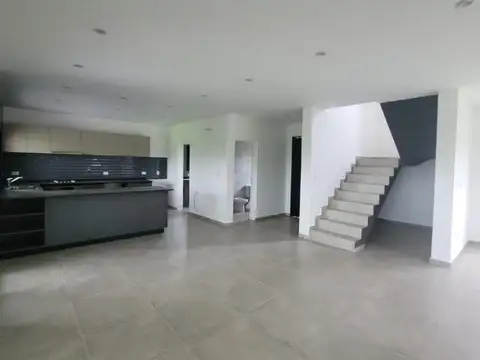 Casa 4 ambientes con 3 baños