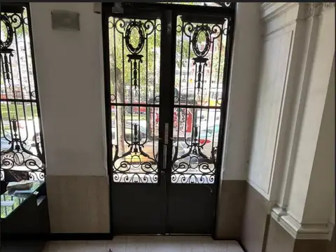 Oficina 7 ambientes con 4 baños