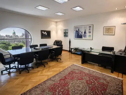 Oficina 7 ambientes con 4 baños