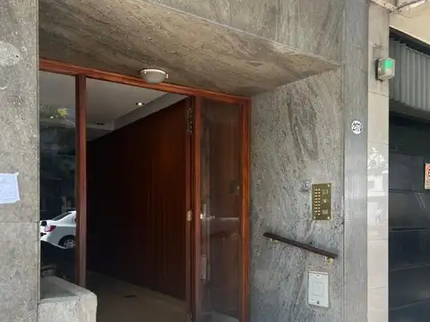 Venta departamento 3 amb con dependencia con balcón Flores