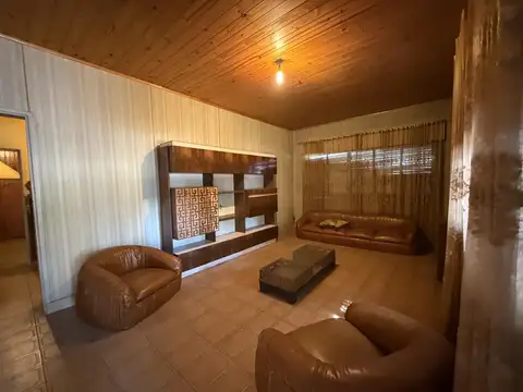 CASA LOMAS DE ZAMORA    OPORTUNIDAD  ESCUCHO OFERTAS