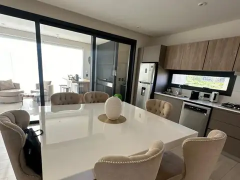 Casa 4 ambientes con 4 baños