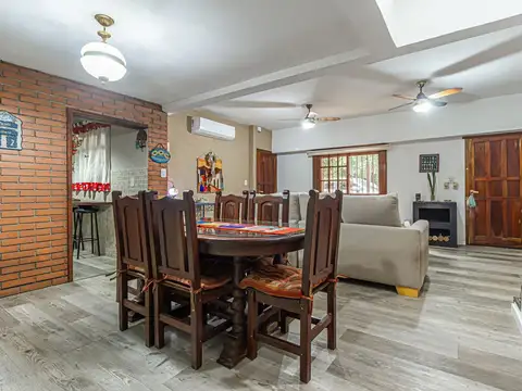 Casa 5 ambientes con 2 baños