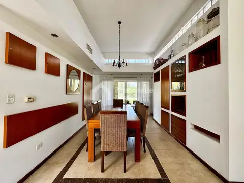 Casa 4 ambientes con 3 baños