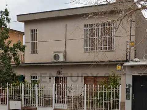 Casa de 3 Dormitorios y calefaccion central – A 2 Cuadra de la Sexta Sección