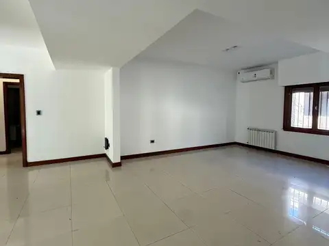 Casa 7 ambientes con 4 baños