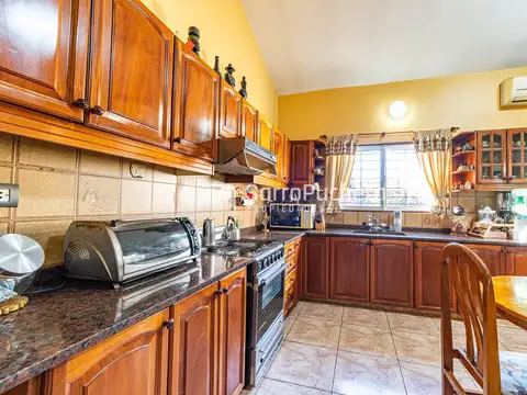 Casa en Venta con 2 cocheras