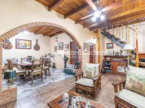 Casa 4 ambientes con 2 baños