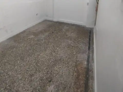 Local en Alquiler en Parque Patricios, USD 700