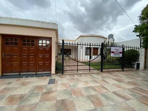 VENTA de Hermosa Casa de 5 ambientes  Haedo Sur!