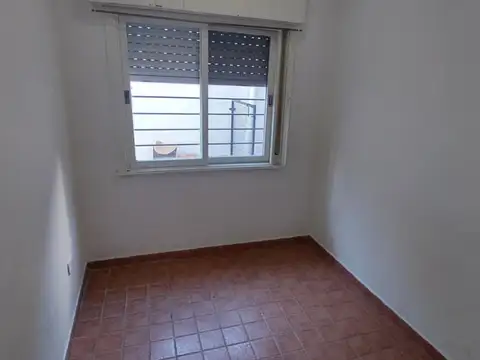 Departamento tipo casa en venta en Merlo Sur