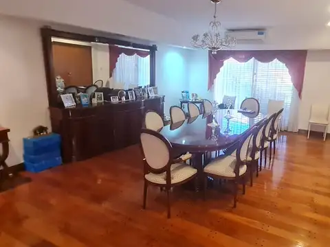 Casa en Venta con 4 cocheras