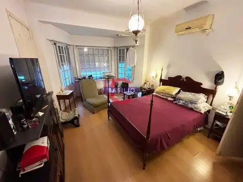 Casa 9 ambientes con 1 baño
