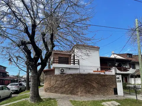 Depto Tipo Casa en Venta de 5 ambientes