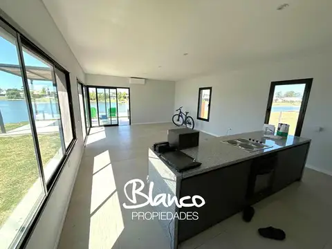 Casa 4 ambientes con 3 baños