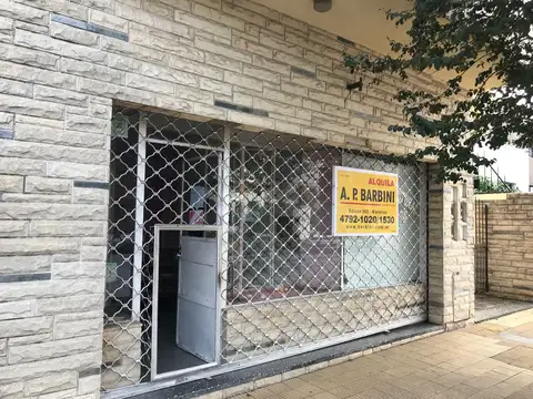 Martínez: Excelente Local Comercial a 2 Cuadras de Av Santa Fe. Gran Vidriera. Muy Luminoso. 30 m²