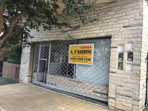 Martínez: Excelente Local Comercial a 2 Cuadras de Av Santa Fe. Gran Vidriera. Muy Luminoso. 30 m²