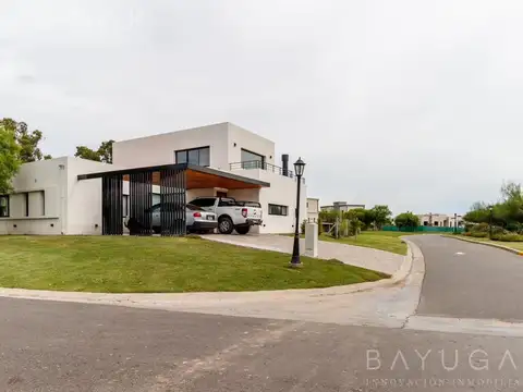 Casa en Venta con 7 cocheras