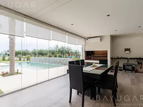 Venta - Casa en Barrio Santa Elena - Pilar del Este