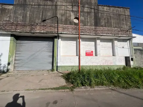 Amplio galpón a la venta en Luján con muy buenos accesos en zona céntrica