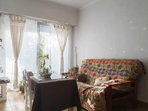 Casa 6 ambientes con 2 baños