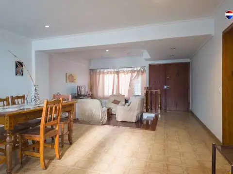 CASA 6 AMB CON COCHERA Y PARQUE EN VENTA, QUILMES