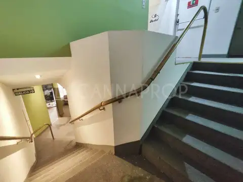 Local Comercial en Venta - 1.190 m² Totales - Oficinas Depósito Vestuarios