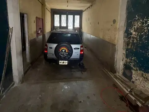 Venta Casa en lote de 8.66 x 34 a reciclar - Mataderos