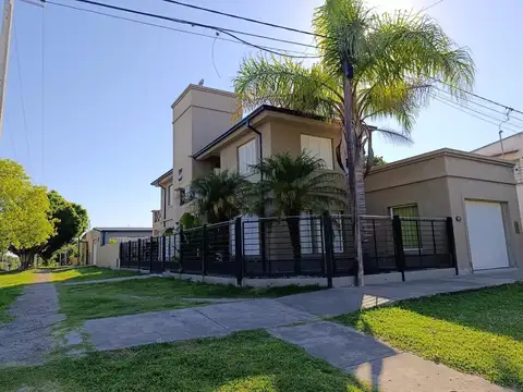 EN VENTA! CASA 2 PLANTAS EN VILLA HERNANDARIAS - ENTRE RÍOS