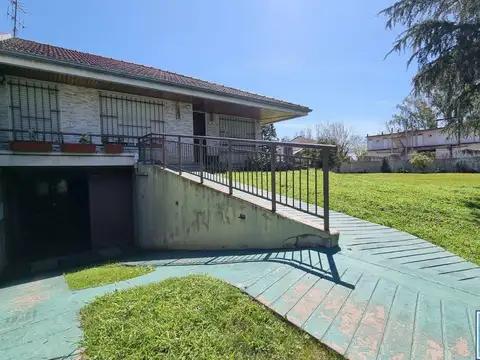 Comercial o casa en alquiler, Excelente ubicación en el Centro de Del Viso, Pilar!