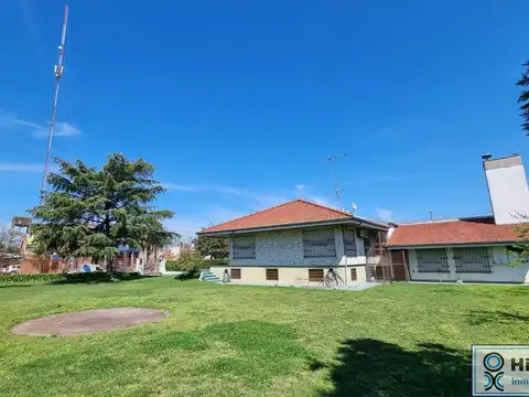 Casa en Alquiler con 1 cochera