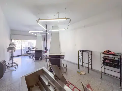 Local en alquiler, vidriera, libre columnas, impuestos incluidos