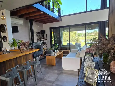 Casa en Venta con 2 cocheras