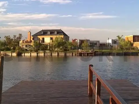 Casa 4 ambientes con 4 baños