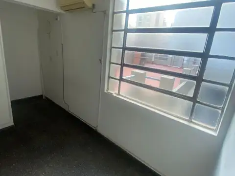 av. hipolito yrigoyen 4100, Piso 1