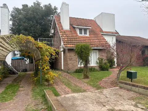 Casa de dos plantas con pileta y gran potencial en Maschwitz Country Club| acept