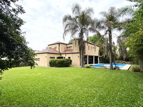 Casa 4 dormitorios en La Pradera – Lote central con pileta