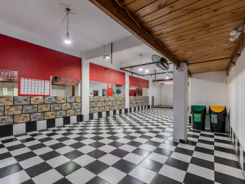 Casa 15 ambientes con 5 baños