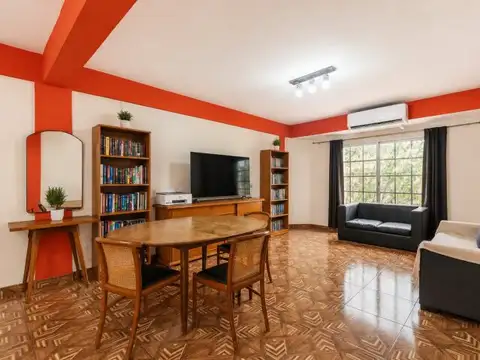 Casa Multifamiliar con local · En Venta · 7 Departamentos · Garaje ·  Terraza grande · Villa Lu...