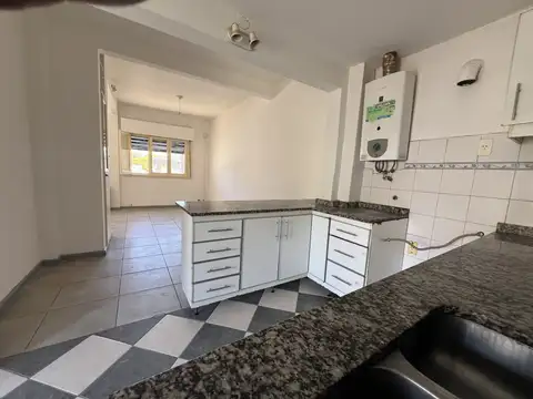 Juan Bautista Alberdi 1600, Piso 1