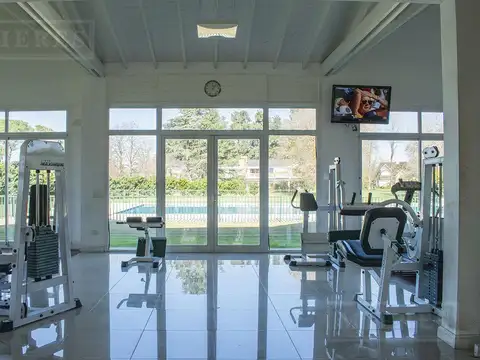 Lote de 700m² en venta en el  Olivos Golf Club